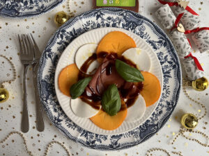 Allerhande recept veganized: kerstsalade caprese van kakifruit