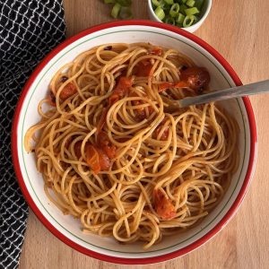 Spaghetti met crispy chili olie en knoflook saus