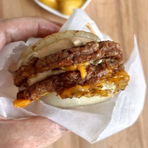Vegan Fast Food Friday #27: Flying Dutchman veganized burger van In-N-Out Secret Menu