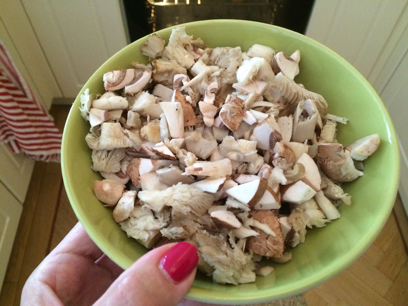 Bruchetta met paddenstoelen en geroosterde knoflook