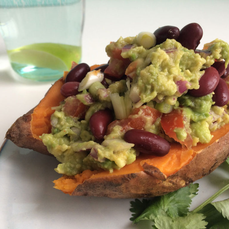 Wat Eet Je Dan Wel Gepofte Zoete Aardappel Met Bonen En Guacamole Wat Eet Je Dan Wel