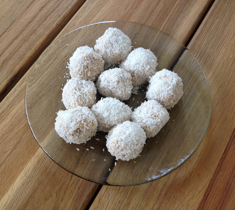 Raw coconut candy
