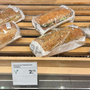 vegan veganistisch to go plantaardig plantbased broodje bij de HEMA onderweg lunch