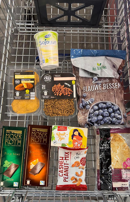 Plantaardige plantbased veganistische vegan boodschappen bij supermarkt Aldi