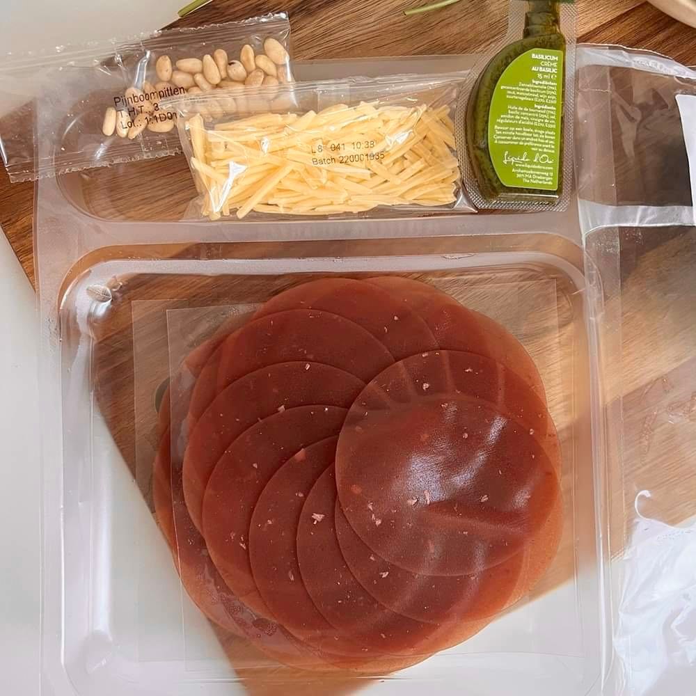Veganistische plantaardige vegan lactosevrije zonder vlees carpaccio van supermarkt Albert Heijn